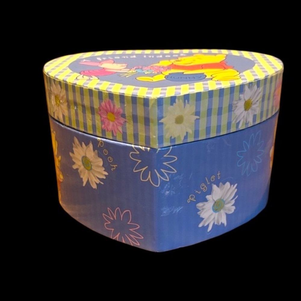 Winnie the Pooh Heart-Shaped Jewelry Music Box - Picture 11 of 14